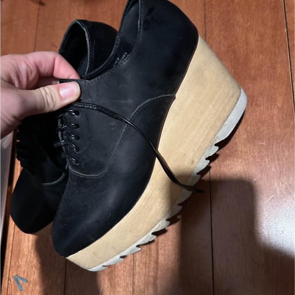 Mimosa Black and Tan Platform